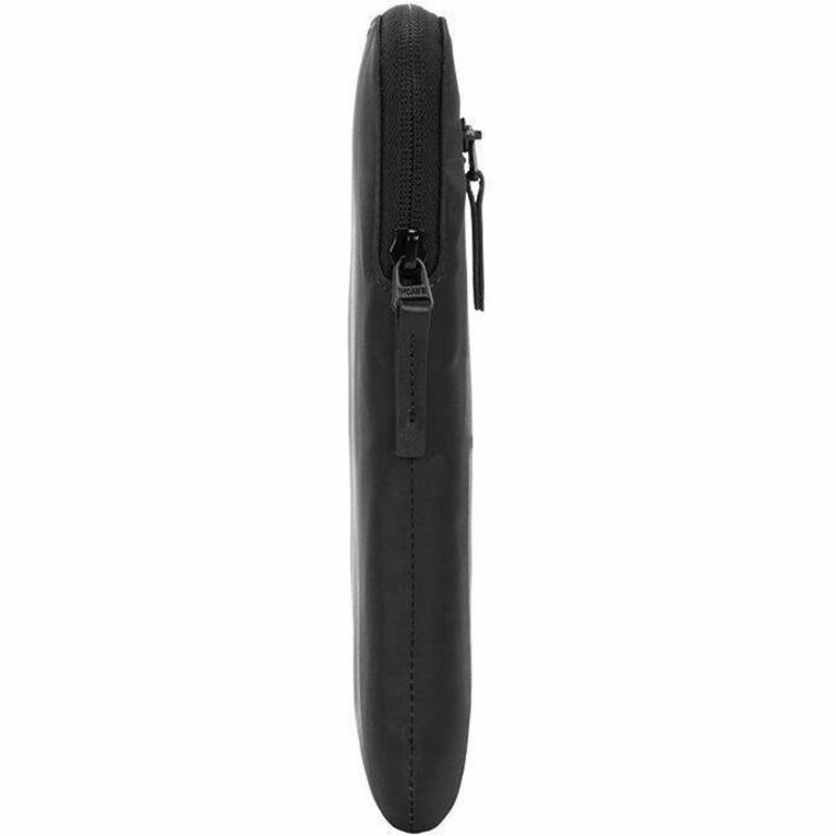 INCASE COMPACT SLEEVE IN FLIGHT NYLON BL