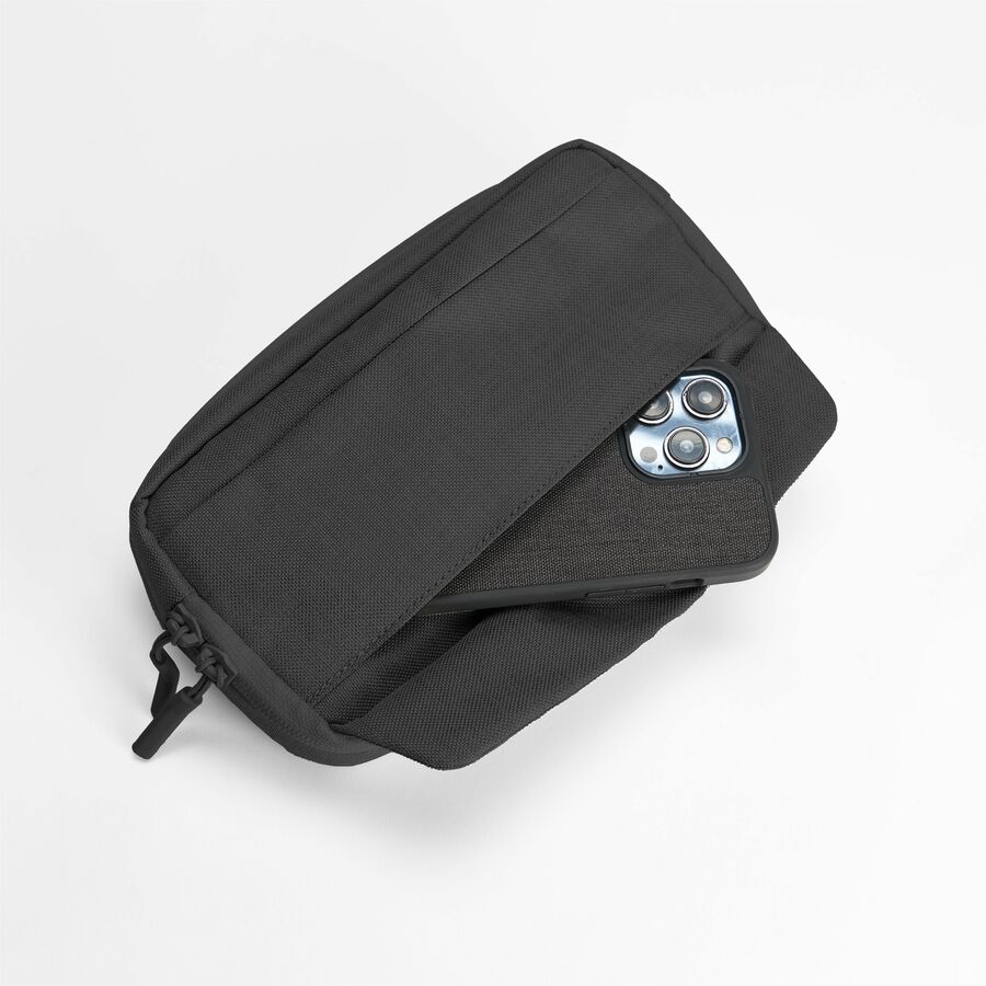 INCASE CROSSTOWN SLING - BLACK