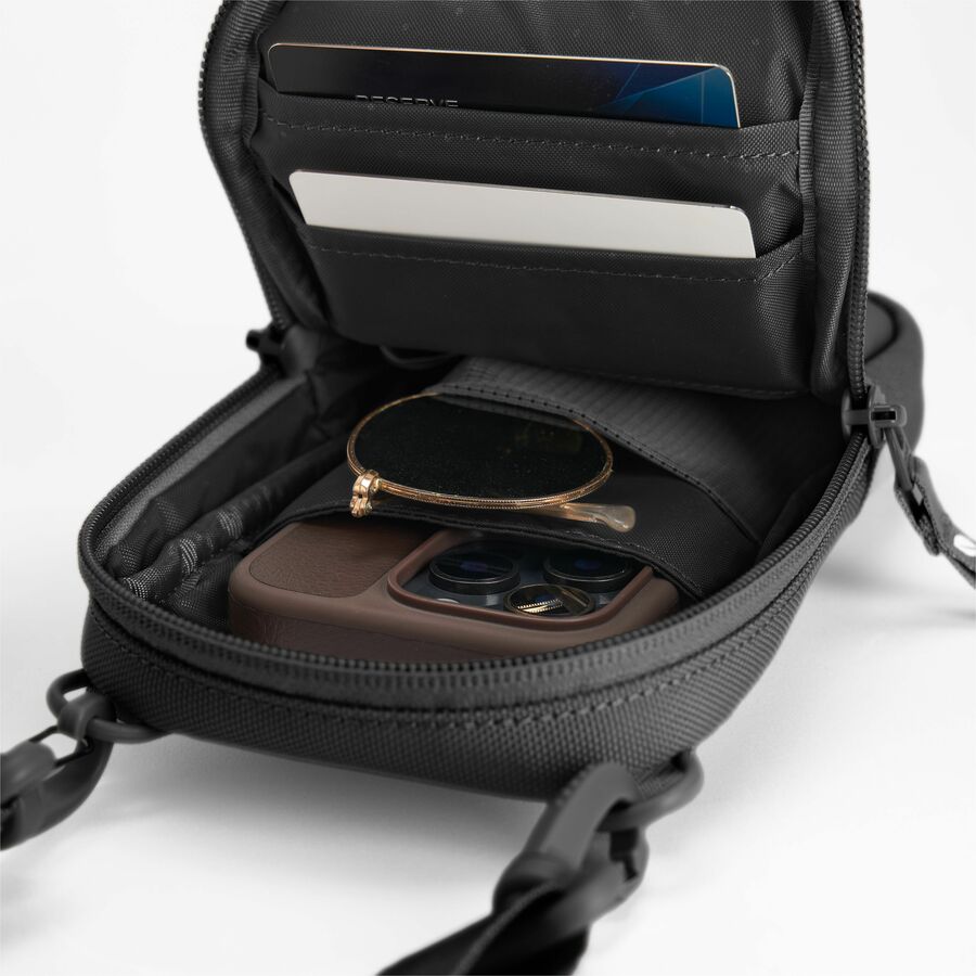 INCASE A.R.C. SMALL CROSSBODY BAG BLACK
