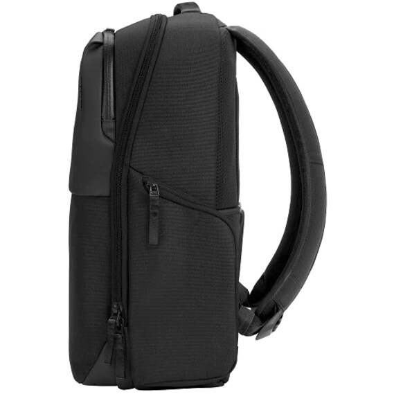 INCASE A.R.C. DAYPACK - BLACK