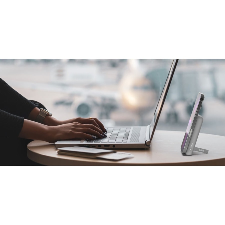 5K MAGNETIC WIRELESS PB + STAND WHITE